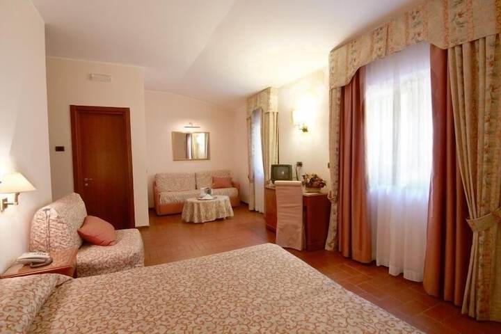 Room 18 of 32