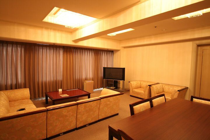 Room 28 of 64