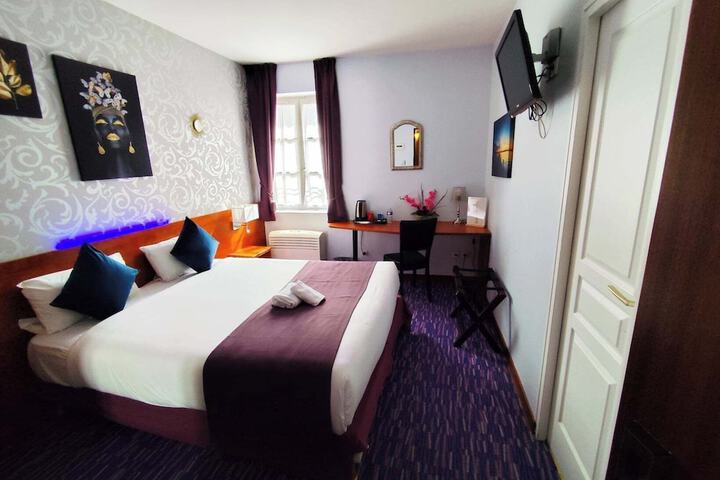 Room 12 of 40