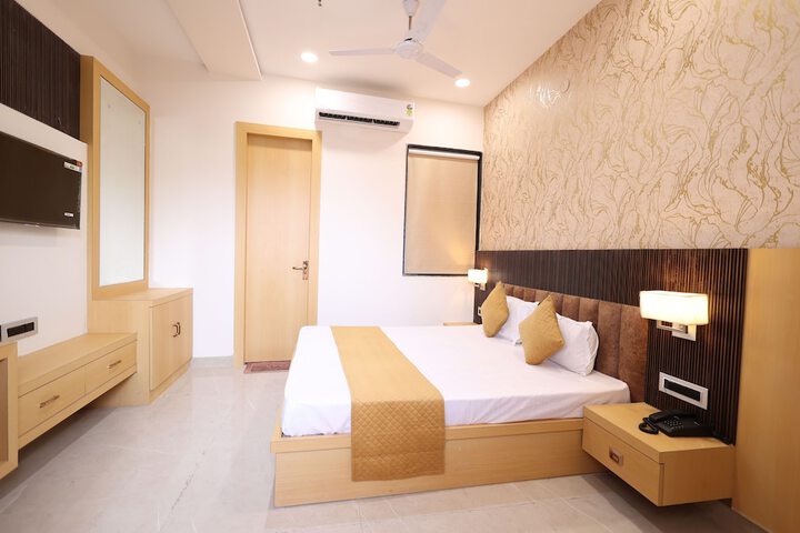 Room 8 of 26