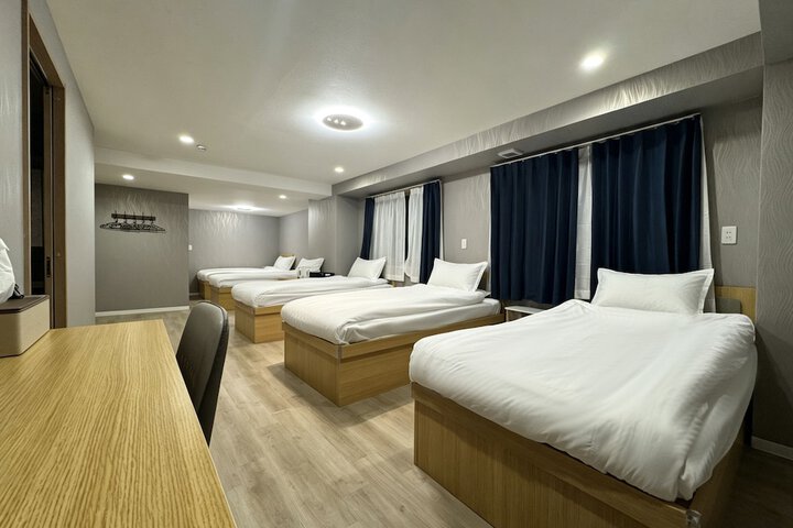 Room 28 of 68