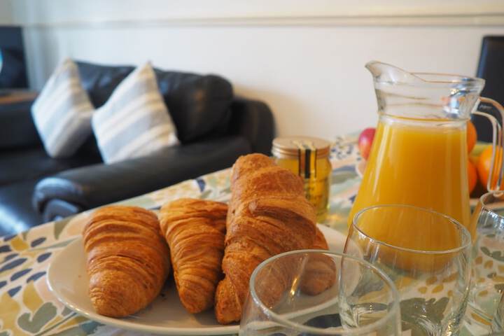 Breakfast/Coffee Service 25 of 42