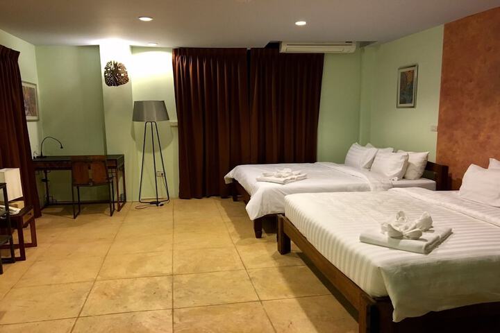 Room 33 of 81