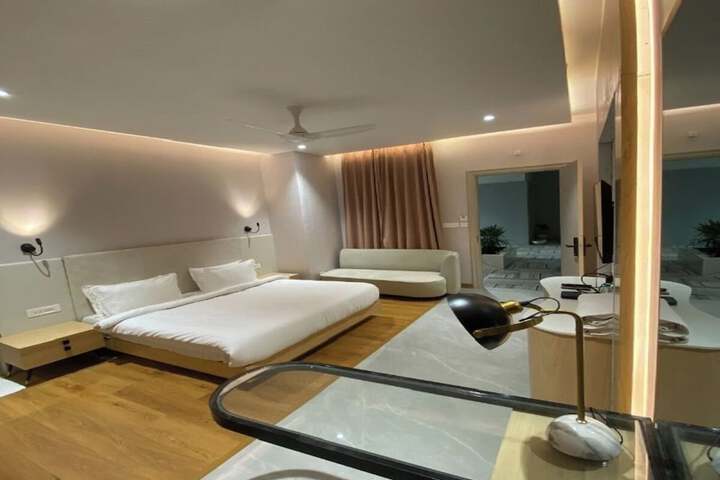 Room 11 of 27