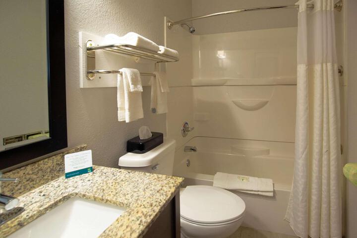 1 Double Bed Accessible (24 of 44)