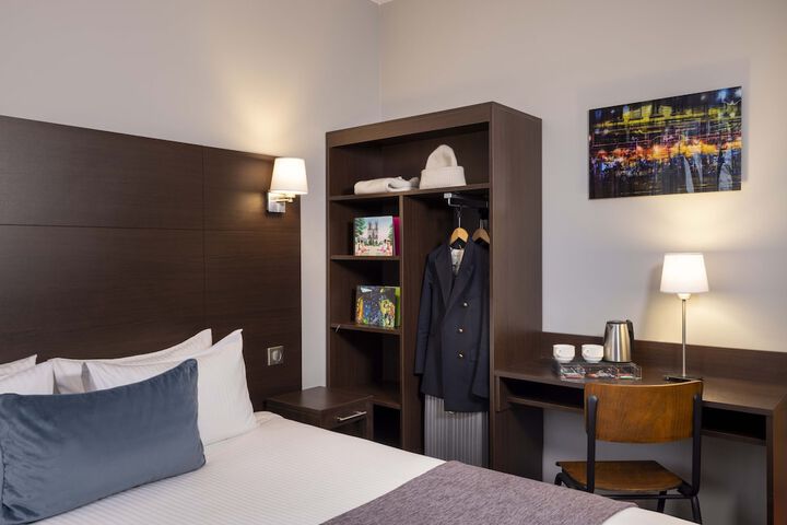 Room 5 of 44