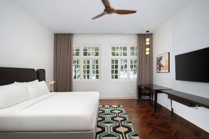 Room 30 of 104
