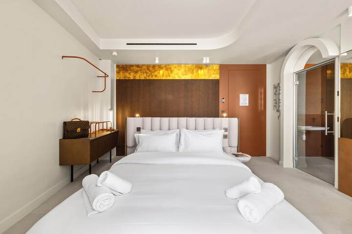 Room 62 of 102
