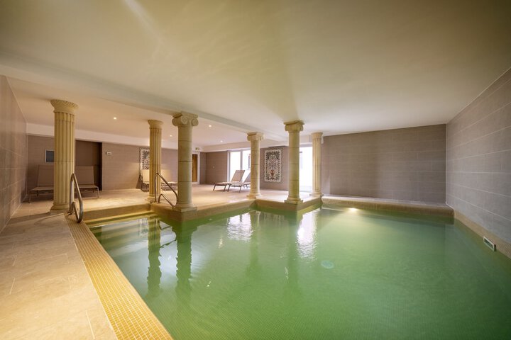 Pool Hotel