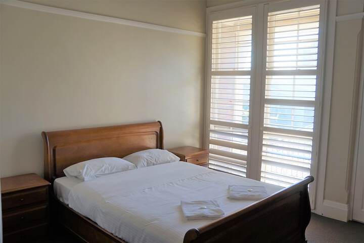 Room 2 of 28