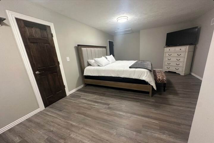 Room 5 of 16