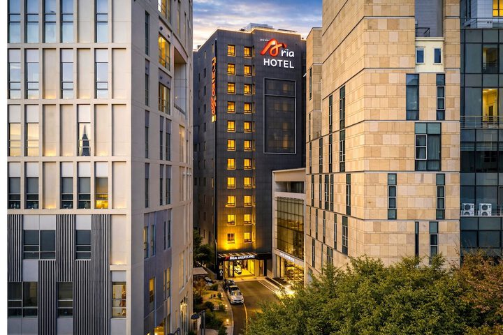 Exterior of Cheonho Aria Hotel
