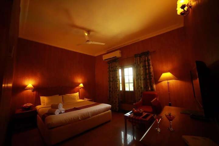 Room 9 of 33