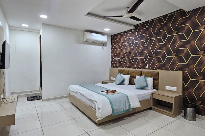 Room 10 of 24