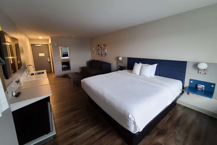 1 King Bed (7 of 14)