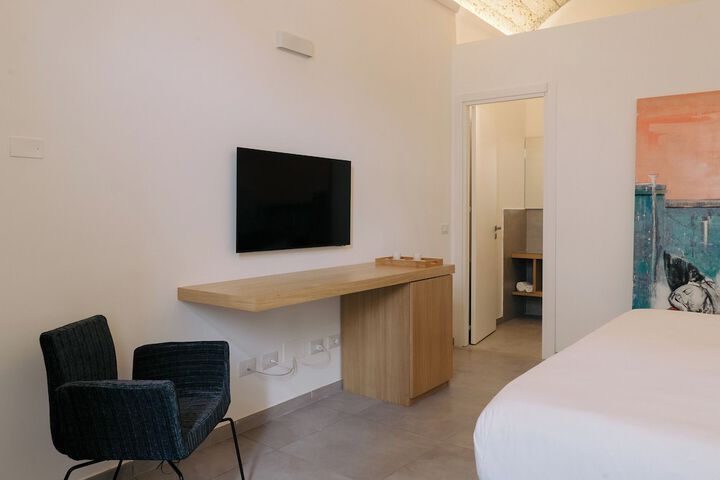 Room 16 of 66