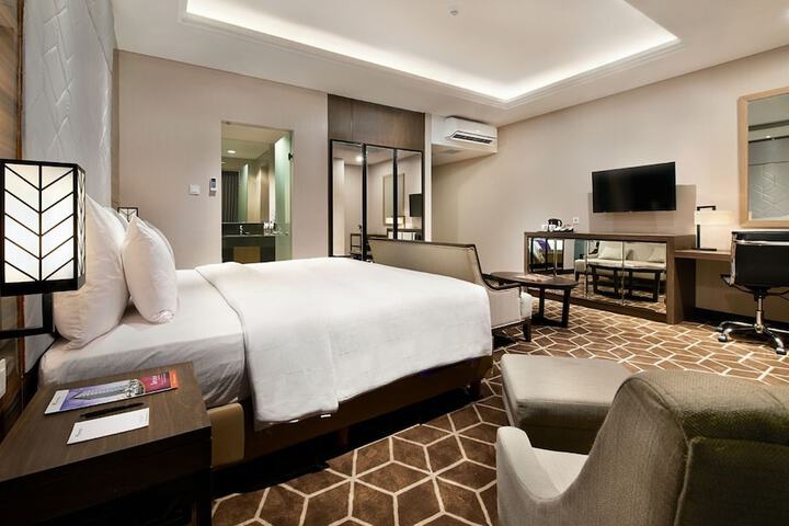Room 6 of 43