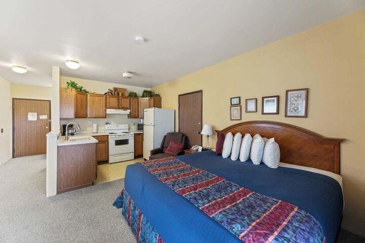 Executive Suite (4 of 8)