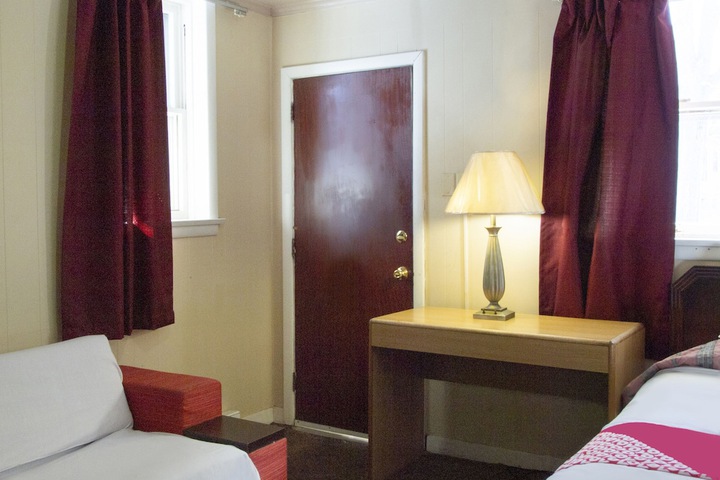 1 King Bed (8 of 9)