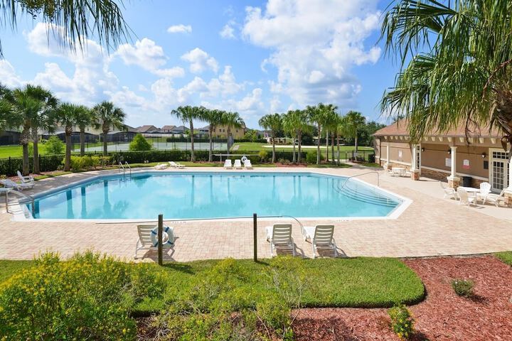 Pool 21 of 34