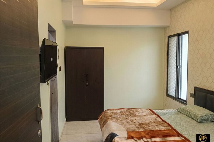 Room 16 of 46