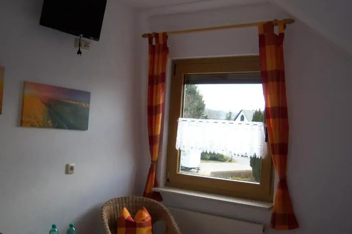 Room 5 of 6
