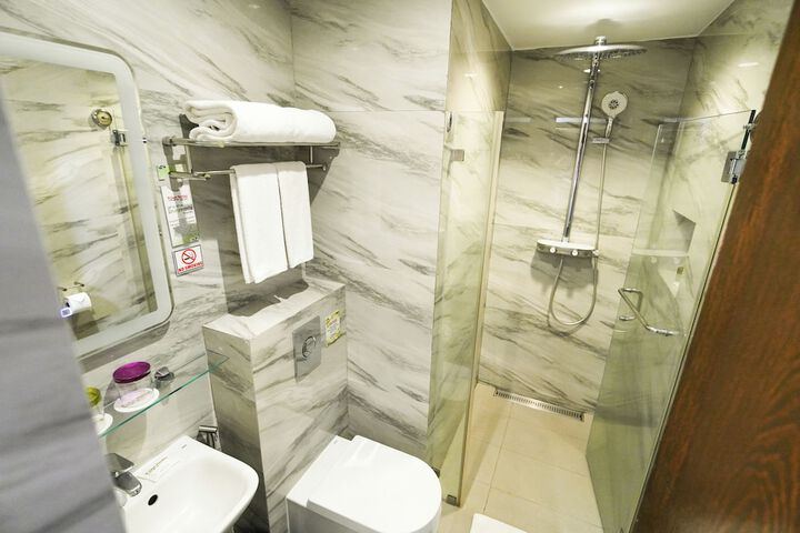 Room 42 of 66