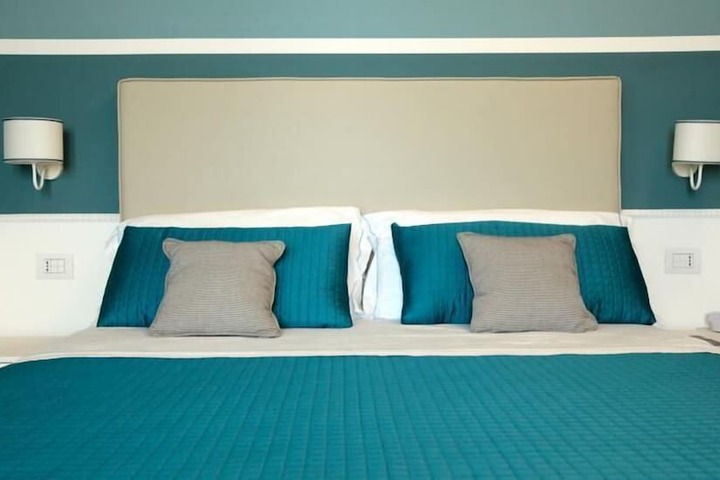 Room 7 of 30