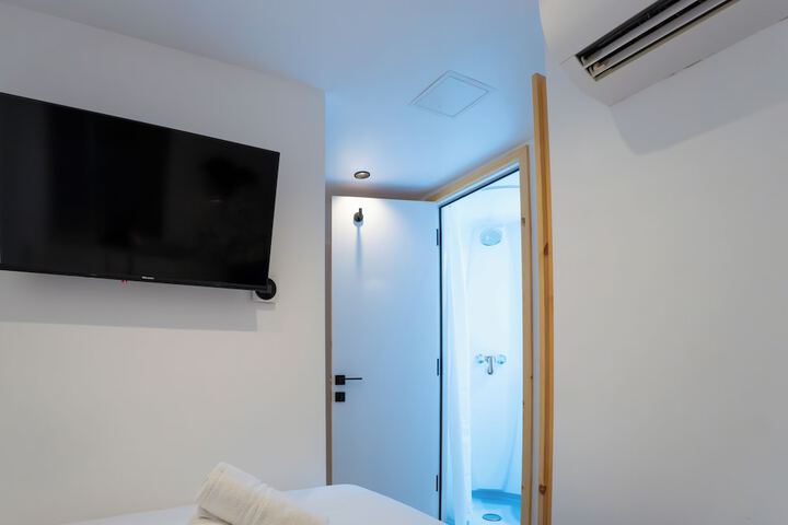 Room 30 of 43