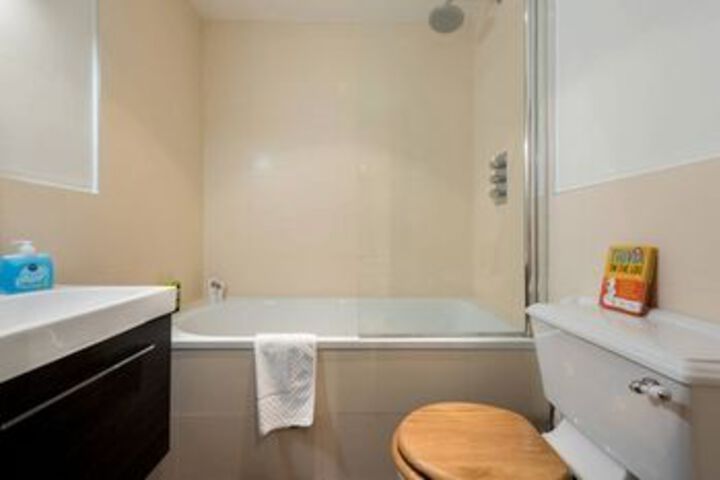 Room 2 of 9