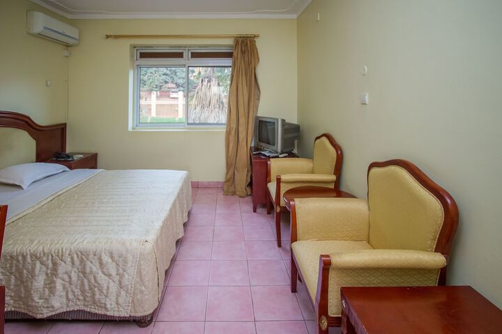Room 8 of 48
