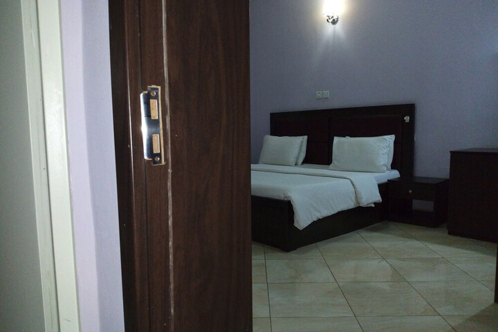 Room 18 of 27
