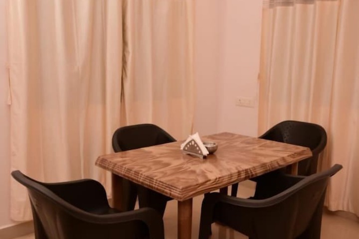 Room 5 of 9