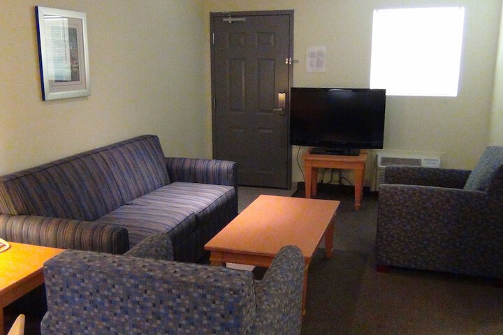 Room 37 of 83