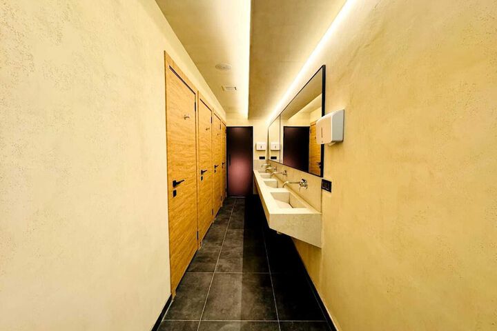 Room 9 of 21