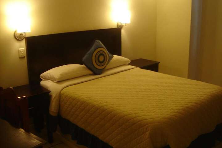 Room 8 of 33