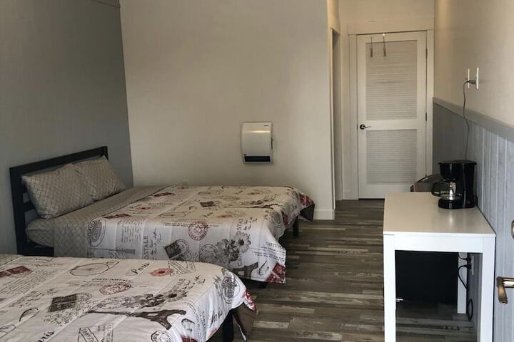 Room 6 of 28