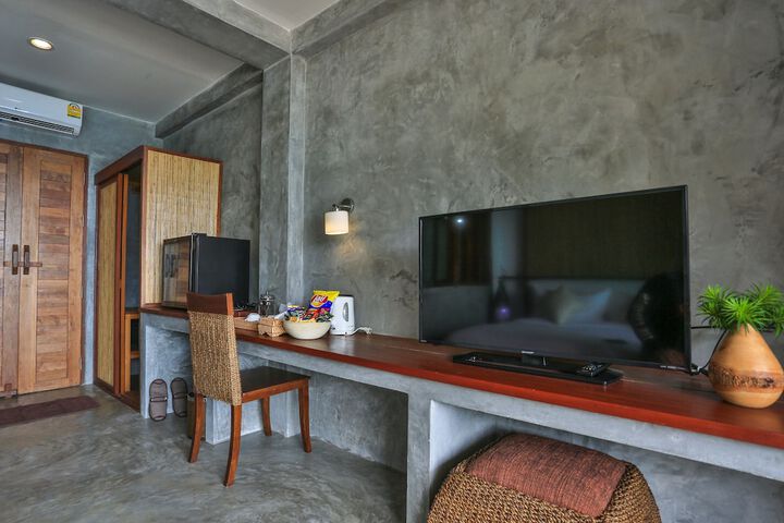 Room 15 of 108
