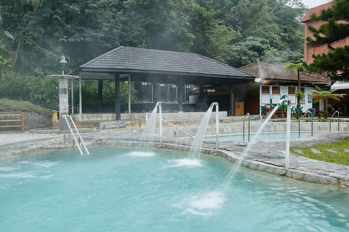 Pool Hotel