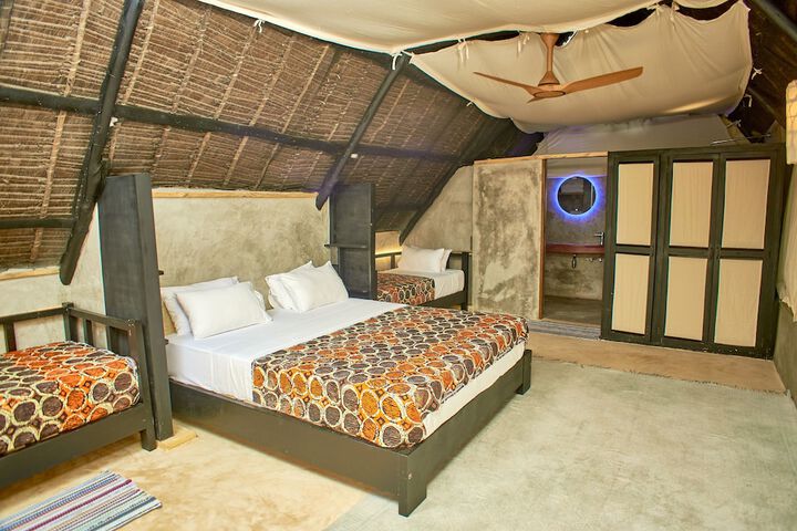 Room 44 of 195