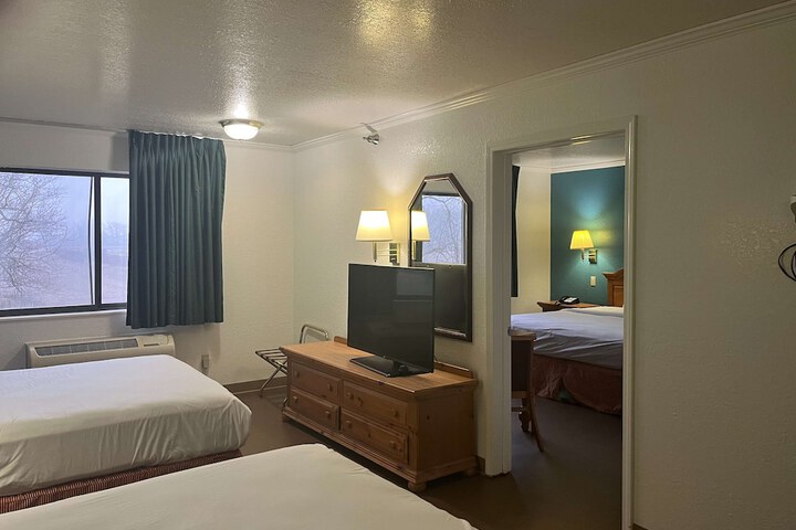 1 King Bed (13 of 16)