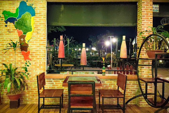 Dining 13 of 38
