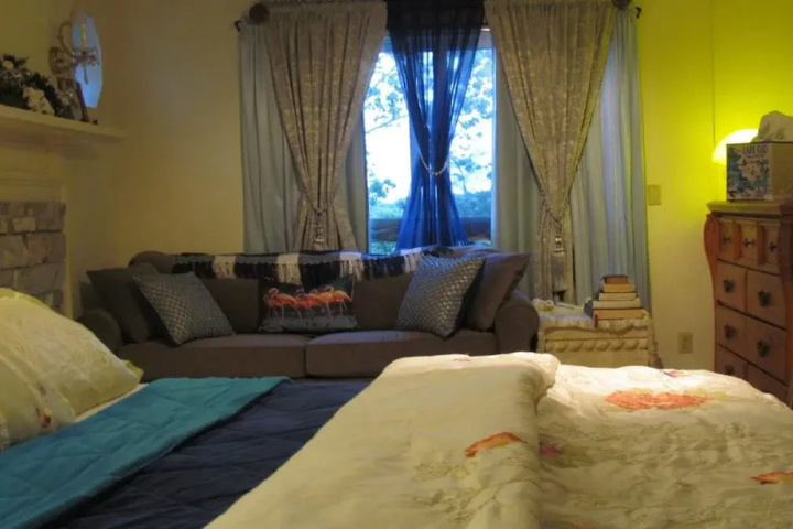 Room 8 of 14