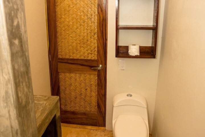 Room 32 of 61