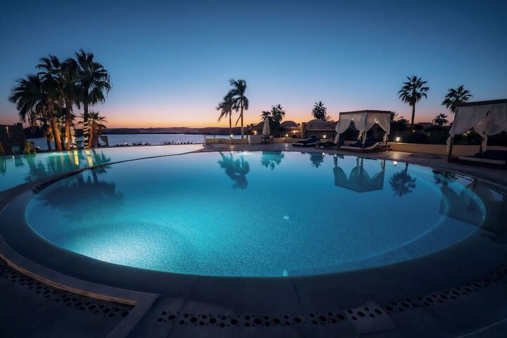 Pool 51 of 152