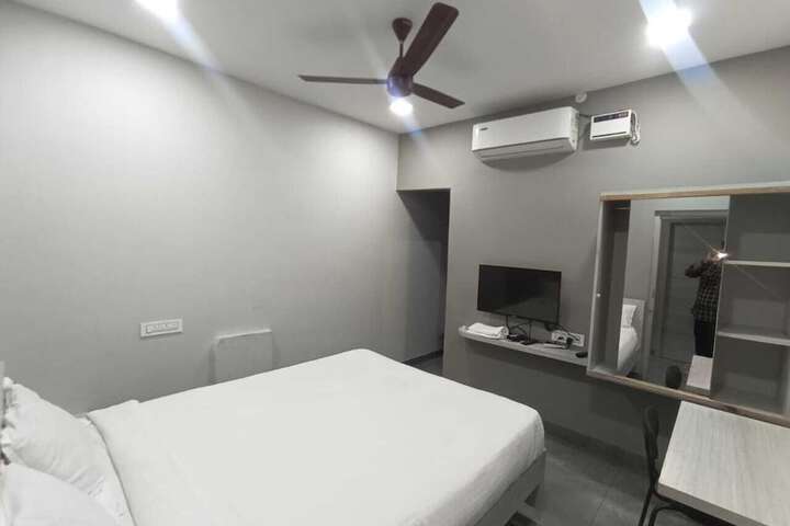 Room 3 of 10