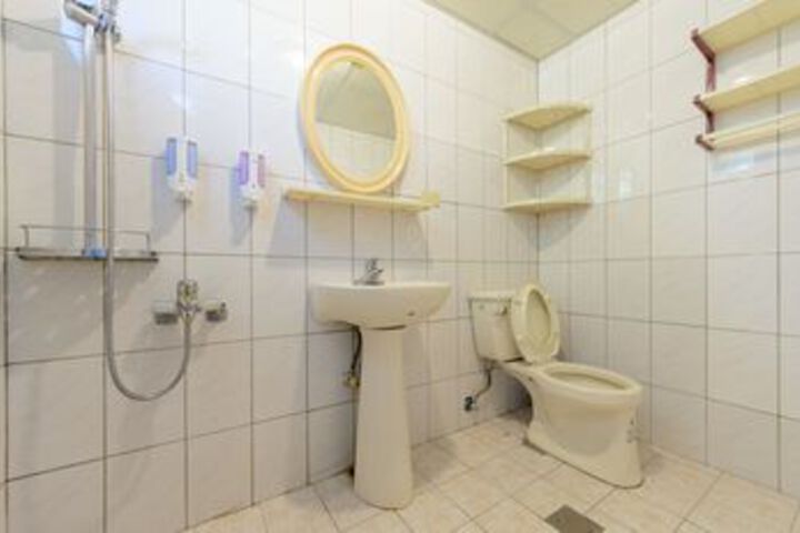 Room 12 of 69