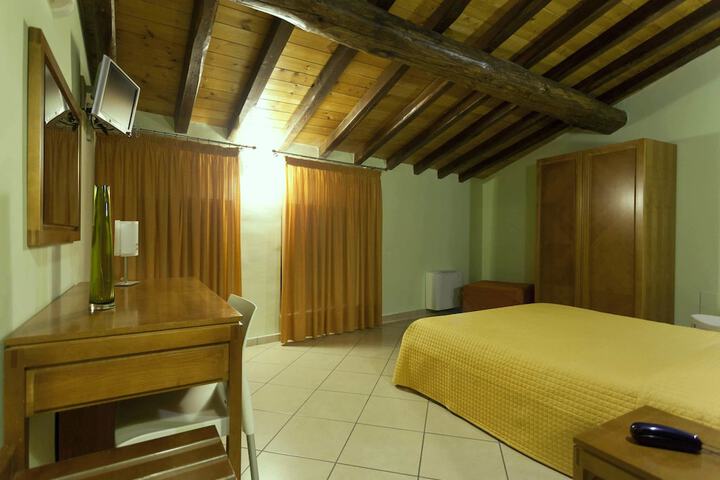 Room 8 of 45