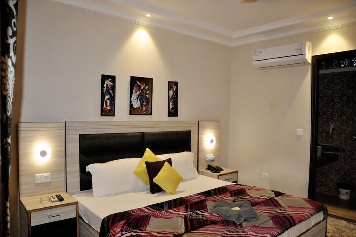Room 15 of 28