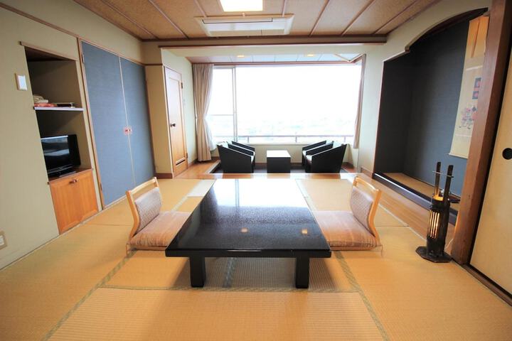 Room 9 of 39